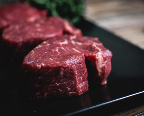 raw-beef-steaks-black-plate_449-19326186